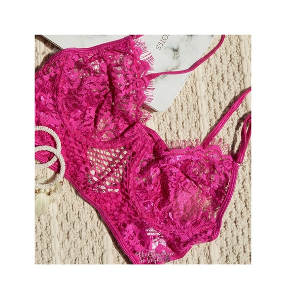 Trending fuchsia bralette Adjustable and so soft - Picture 2 of 7